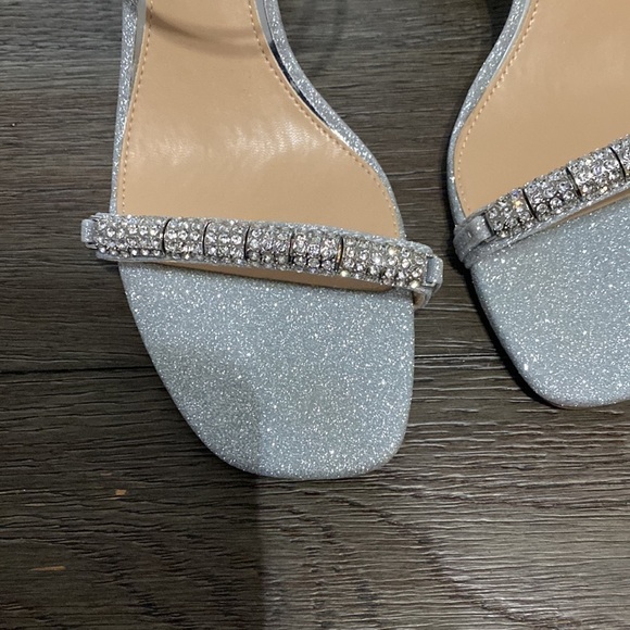NWT Jewel Badgley Mischka Silver jewel dressy block heels | Size 7 - Picture 7 of 13